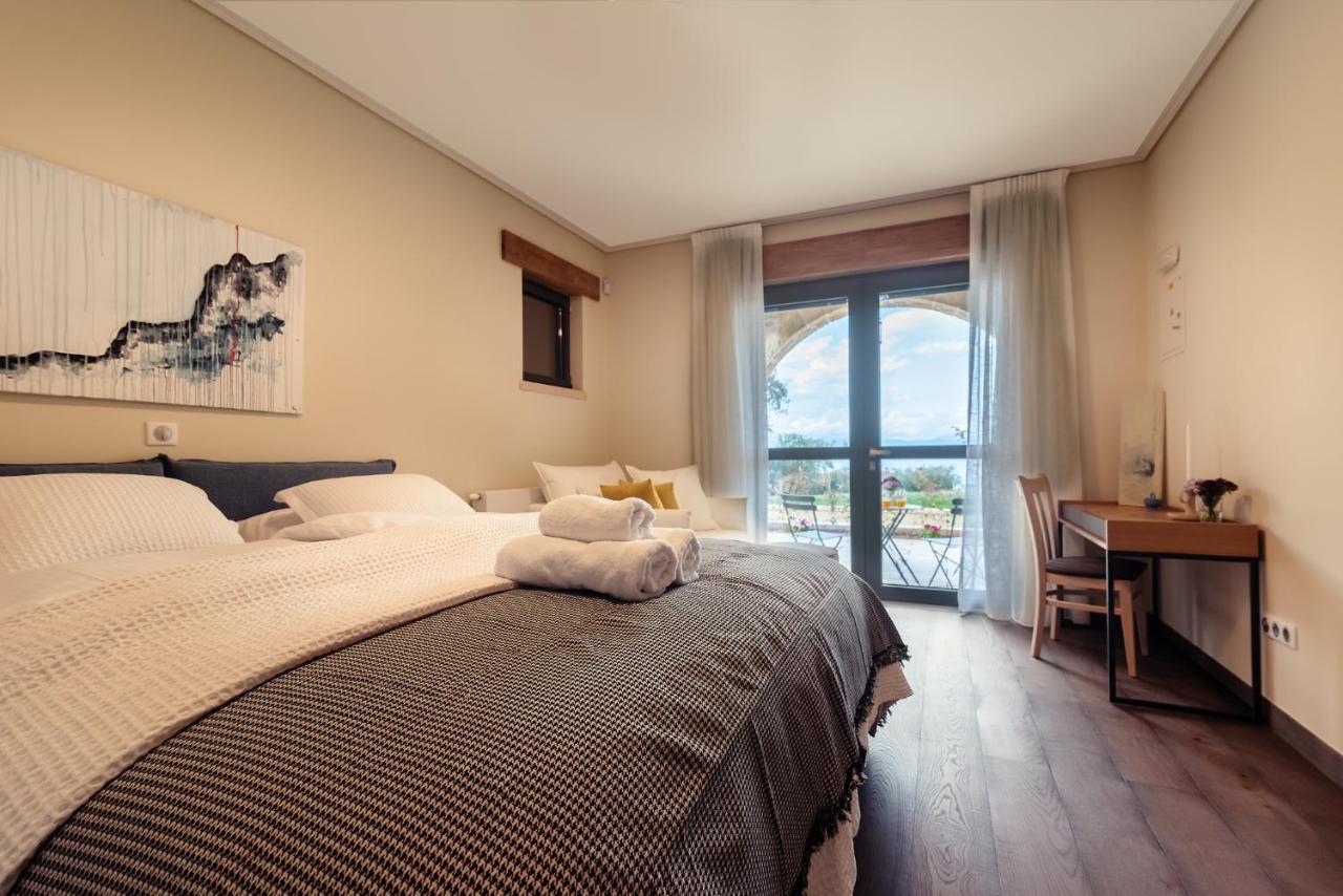 Villa Kalamos / Sea View And Pool Nearby Athens Екстер'єр фото